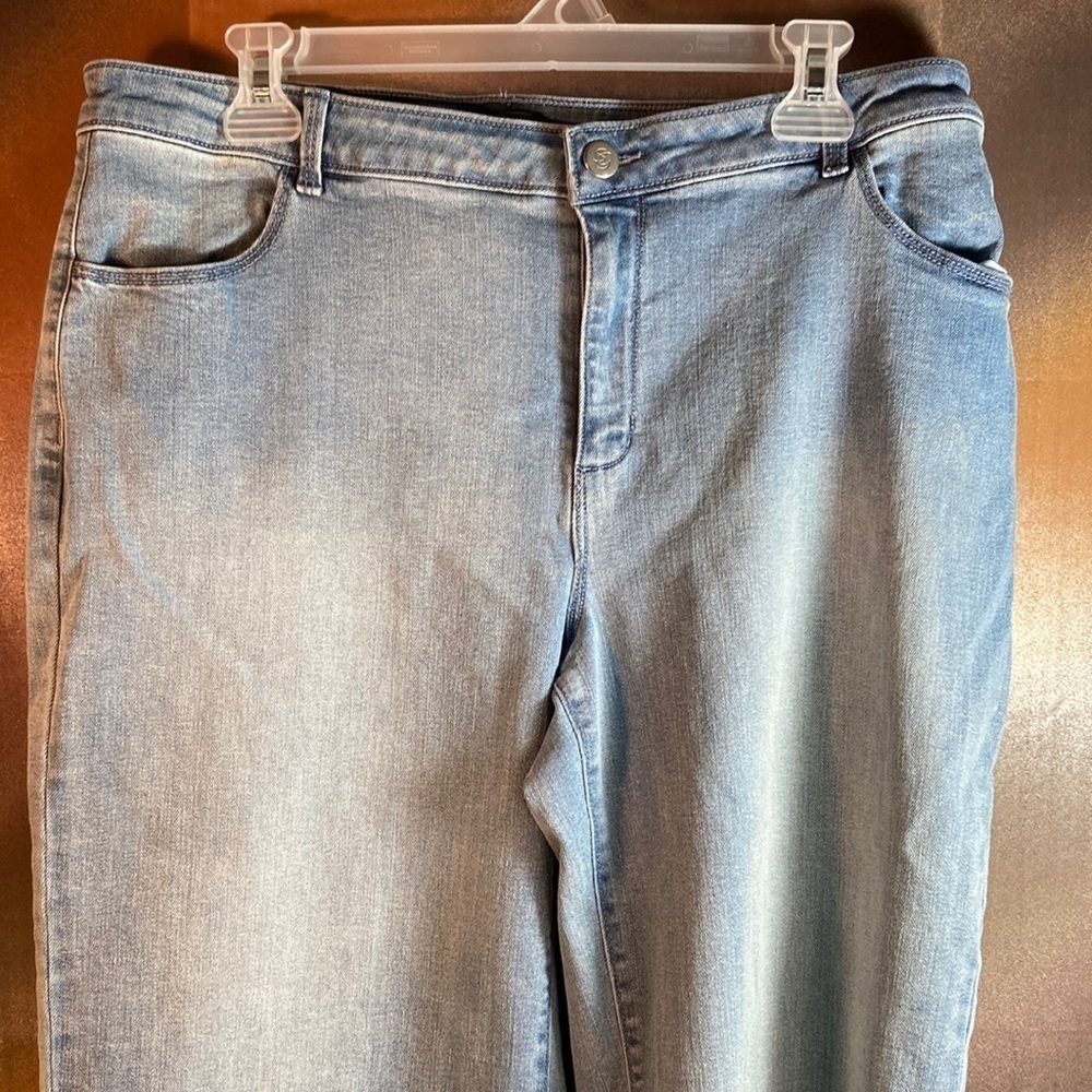 Susan Graver Capri jeans. Size 14. 36” waist. Stretchy denim. N